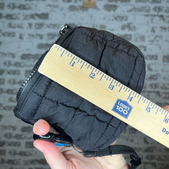 Puffer pouch | black quilted bag - Picture 3 of 8